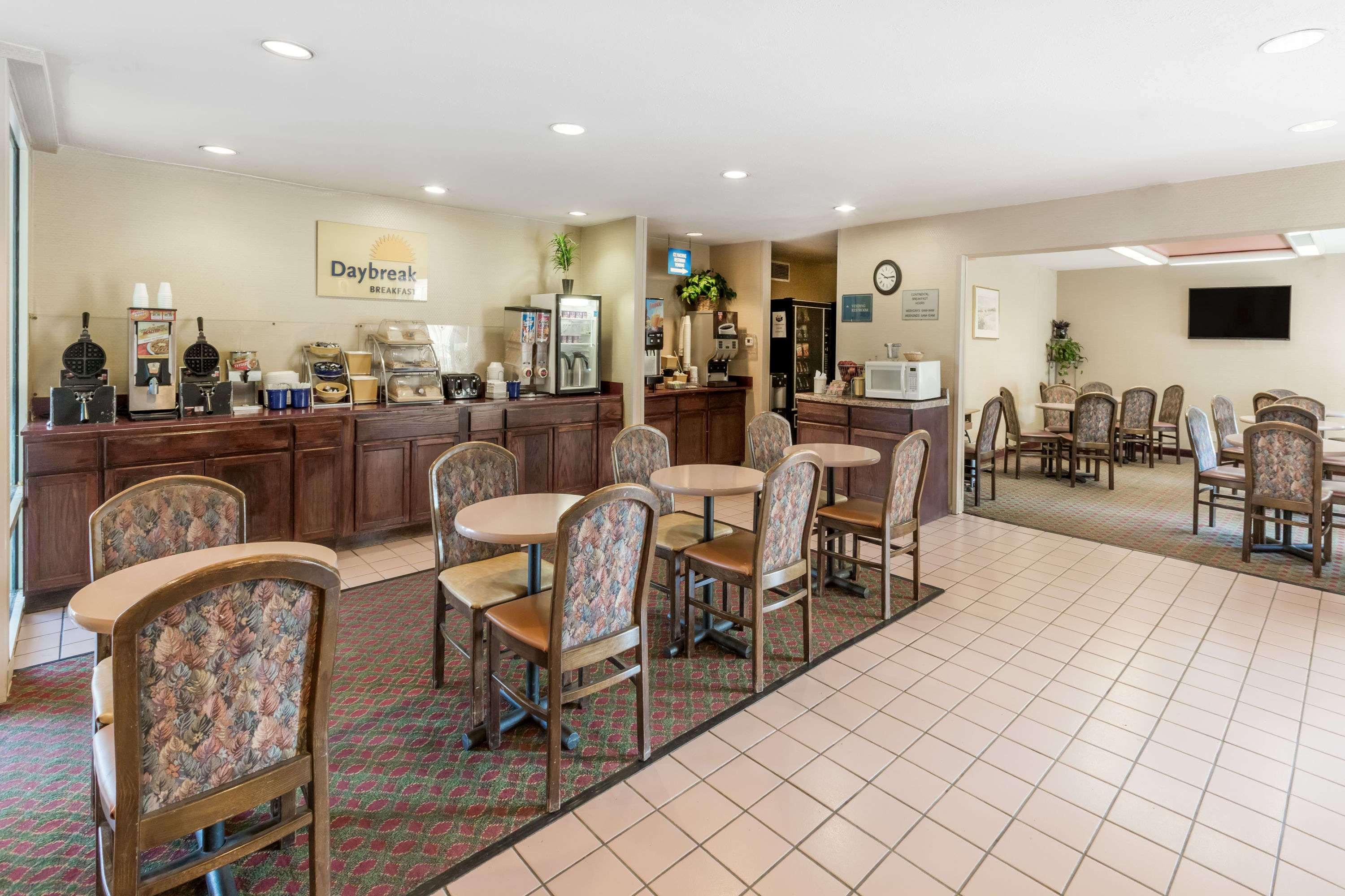 Days Inn By Wyndham West Des Moines - Clive Eksteriør billede