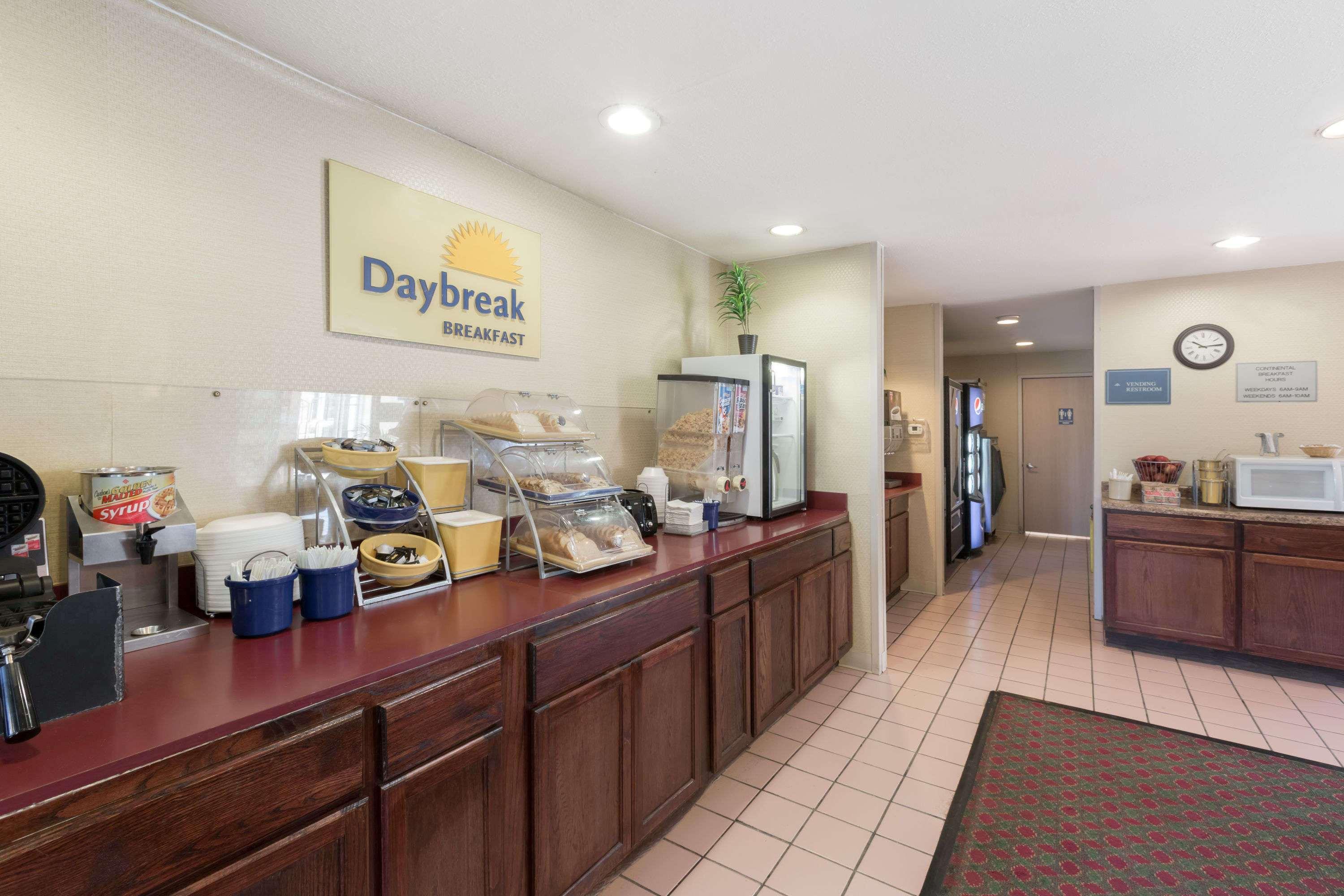 Days Inn By Wyndham West Des Moines - Clive Eksteriør billede