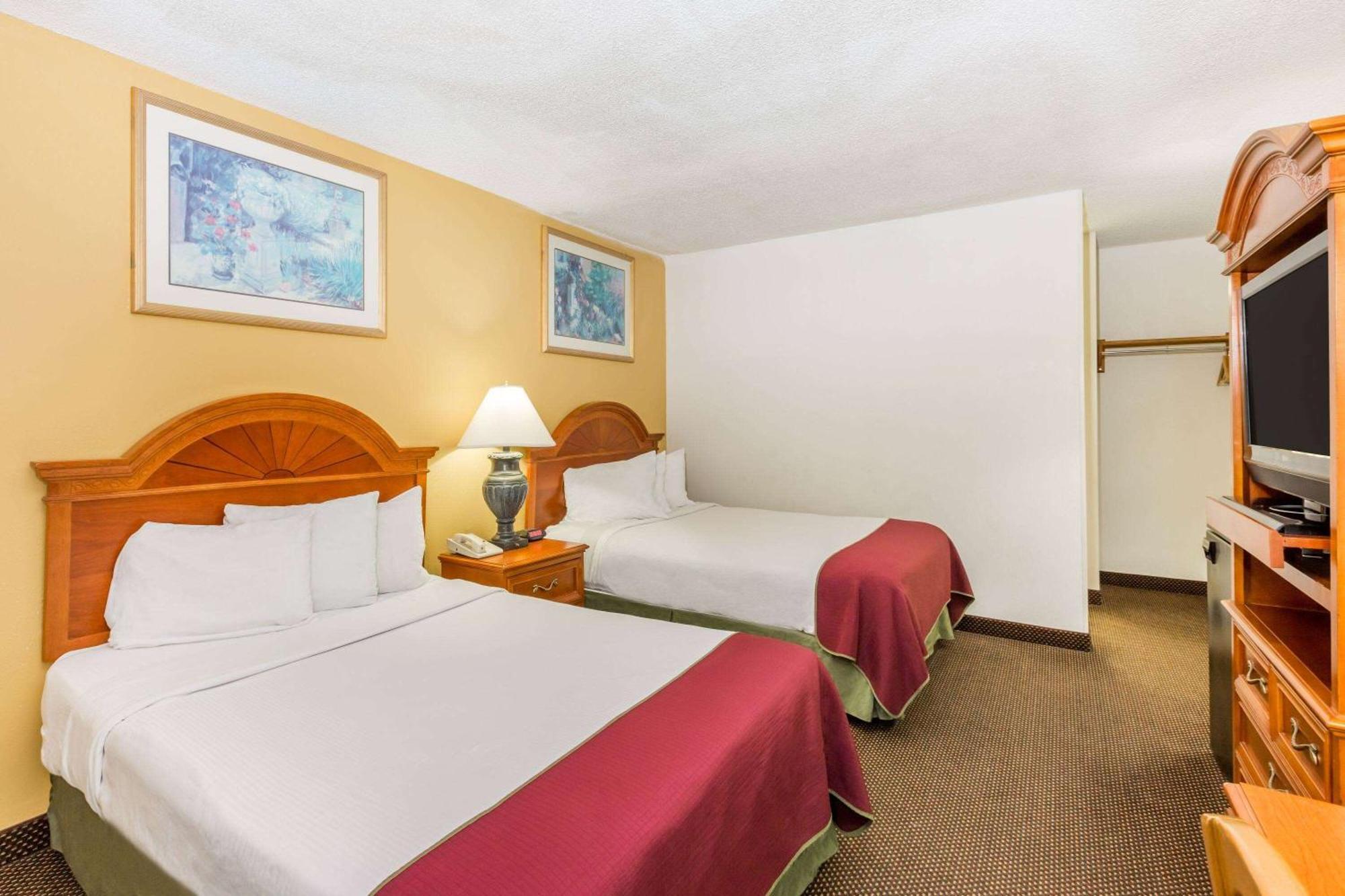 Days Inn By Wyndham West Des Moines - Clive Eksteriør billede