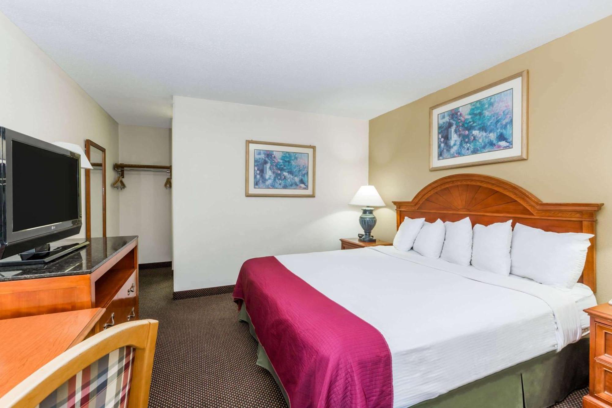 Days Inn By Wyndham West Des Moines - Clive Eksteriør billede