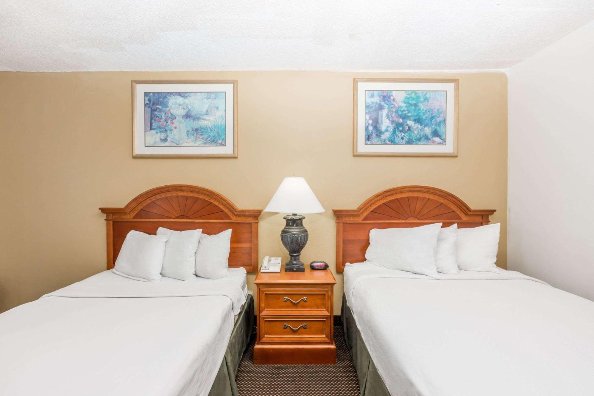 Days Inn By Wyndham West Des Moines - Clive Eksteriør billede