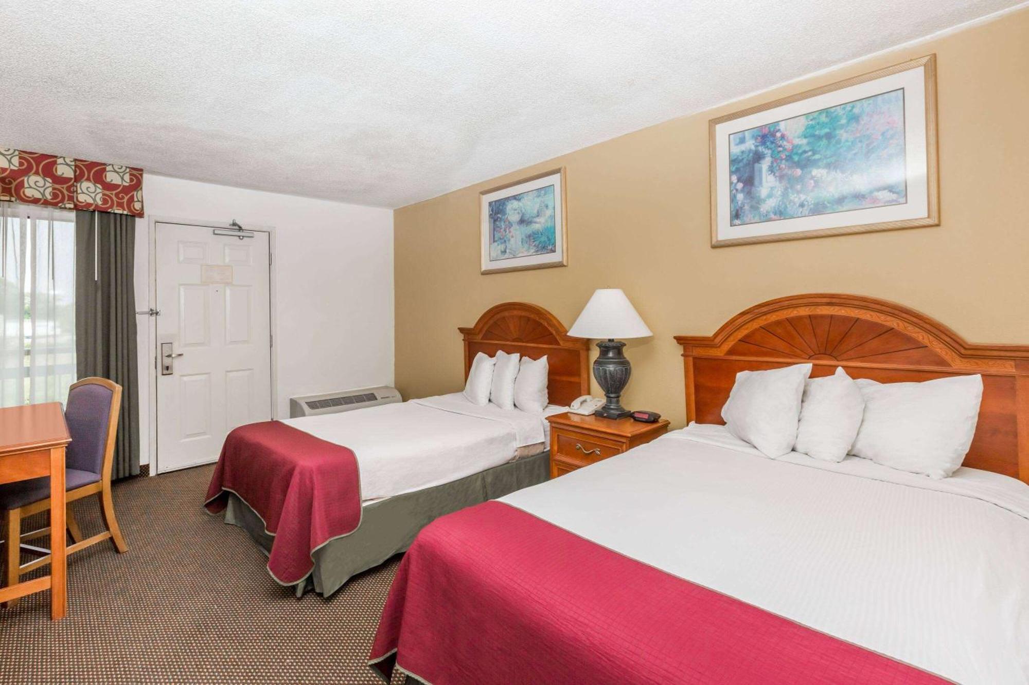 Days Inn By Wyndham West Des Moines - Clive Eksteriør billede