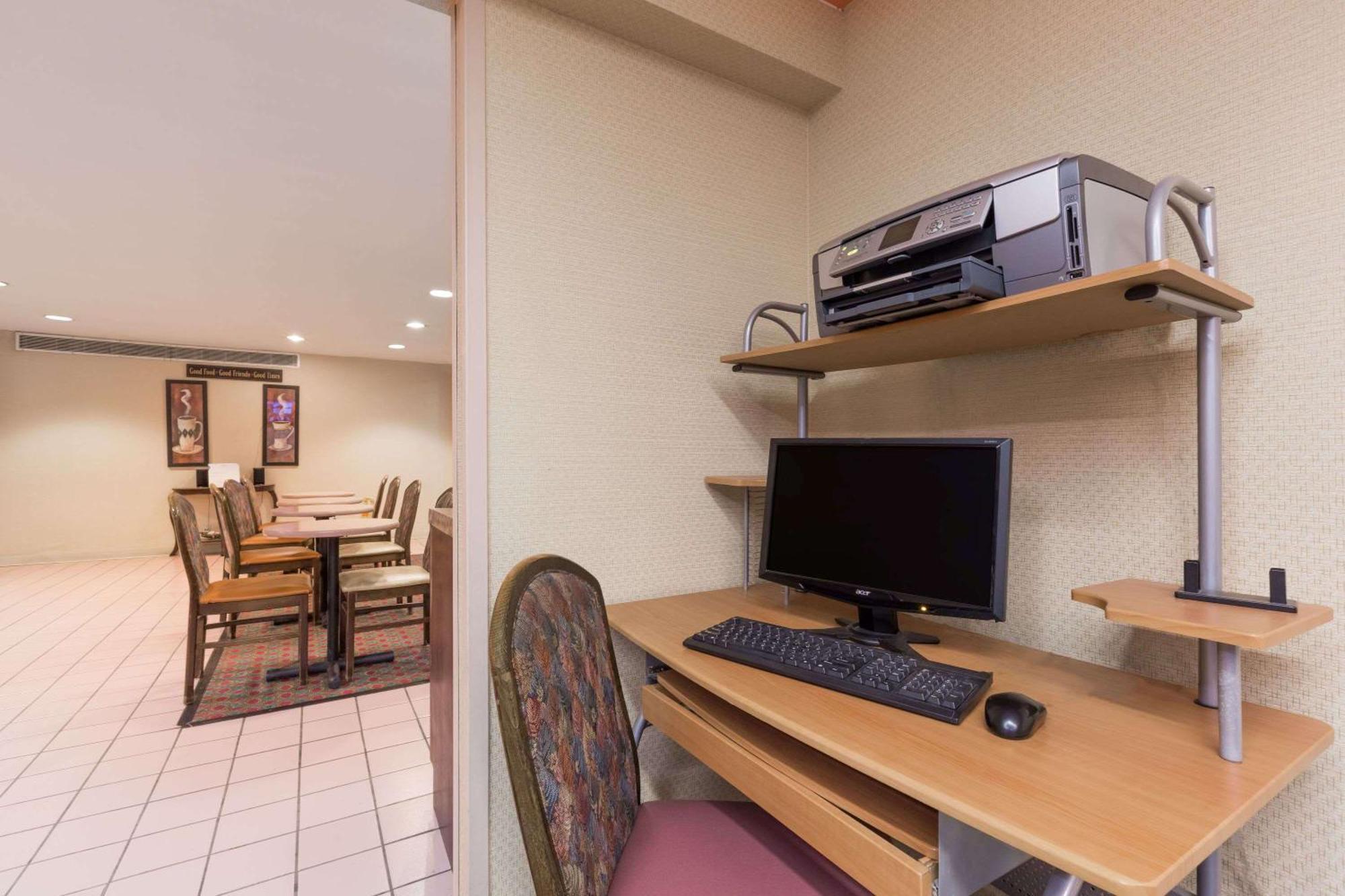 Days Inn By Wyndham West Des Moines - Clive Eksteriør billede